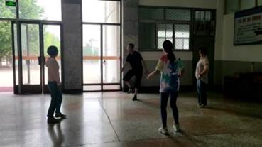 说明: E:\CZG\非教学\工会党务与指导青年教师\20220606 校工会活动视频\yl23455永利集团 姜亚东 踢毽子_Moment.jpg